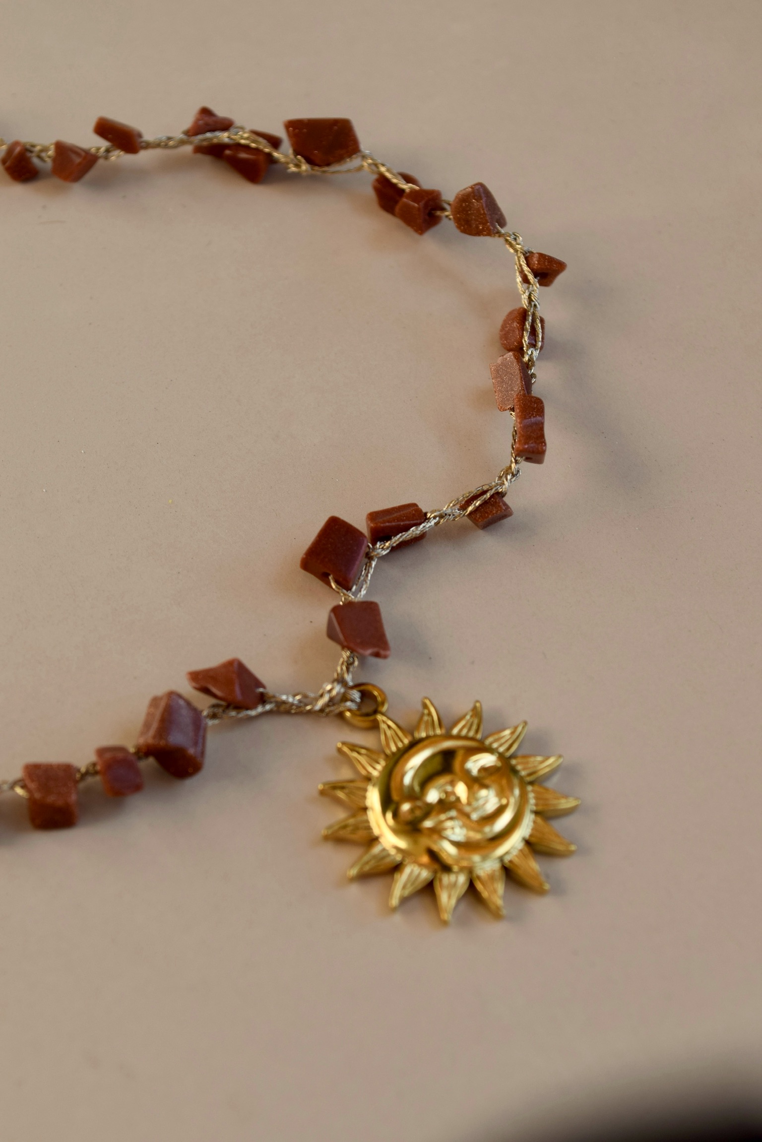 Collana Sole e Luna Terra di Siena Naqi - immagine 3