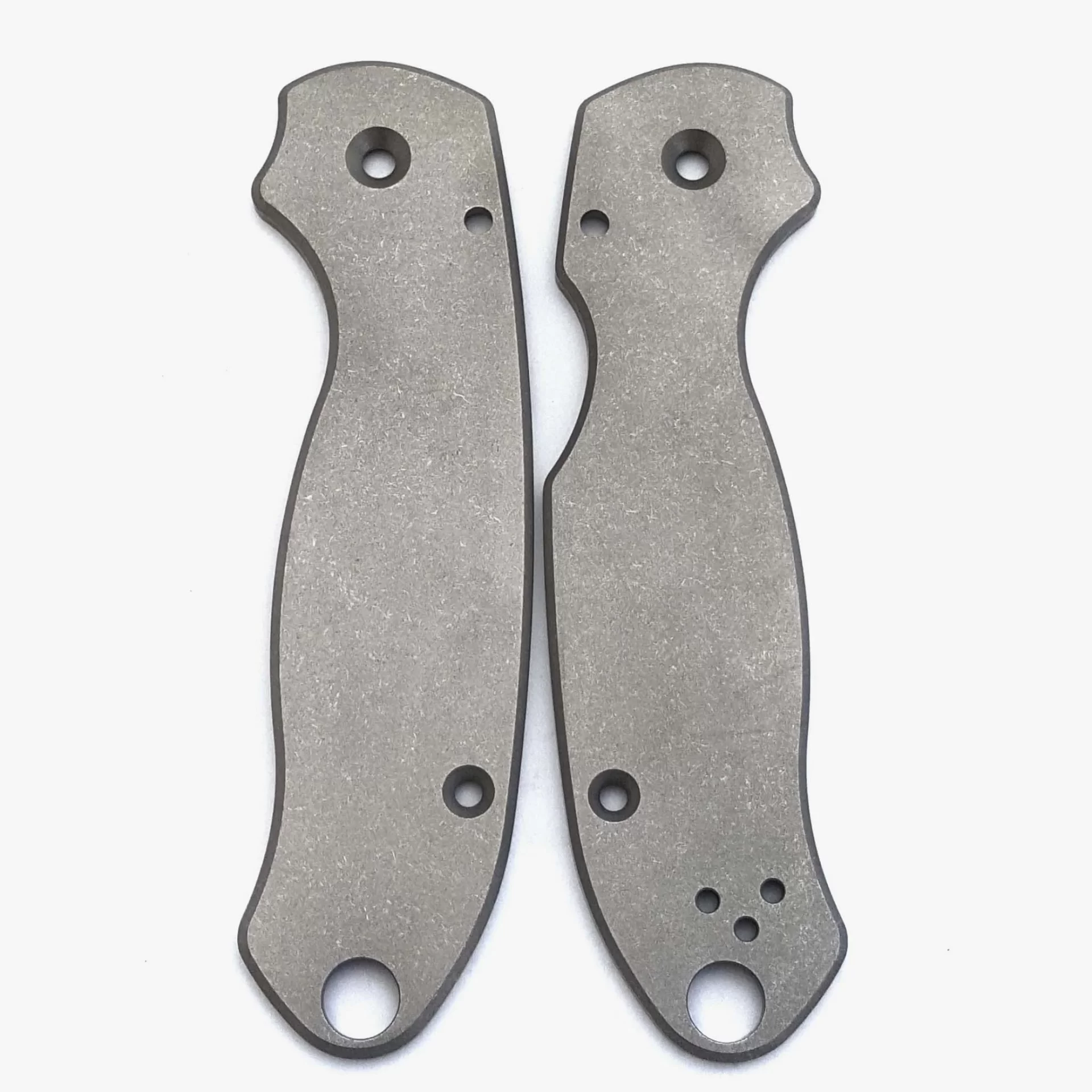 Guancette in Titanio Stonewash per Spyderco Para 3 – Flytanium - immagine 3